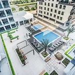 Bright & Modern Home With Burj Khalifa Views