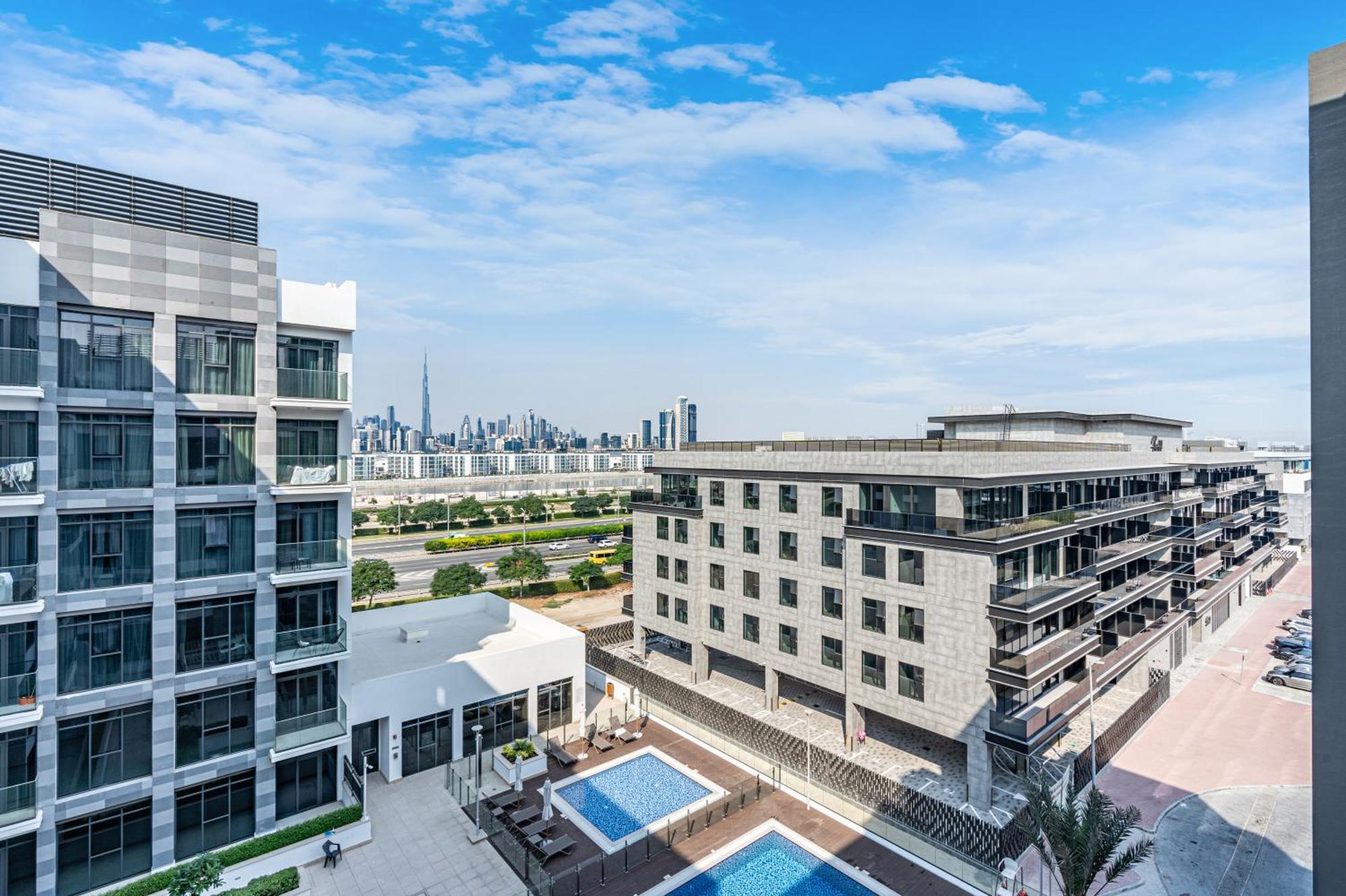 Bright & Modern With Burj Khalifa Views Apartment *